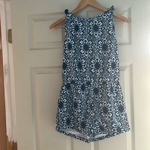 Vineyard Vines romper blue size large .